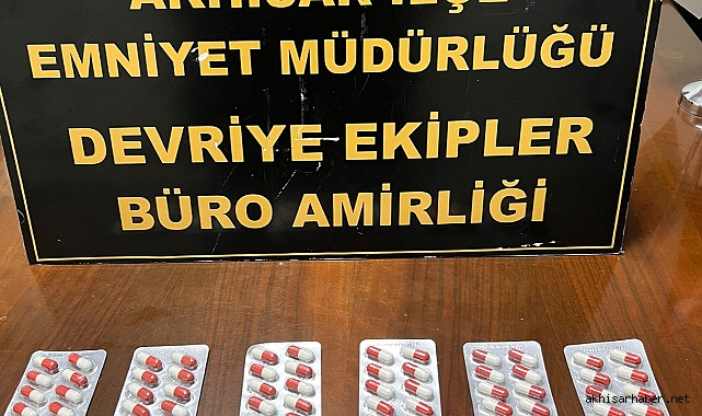 Akhisar'da polisin durduğu araçta uyuşturucu maddeler ele geçirildi