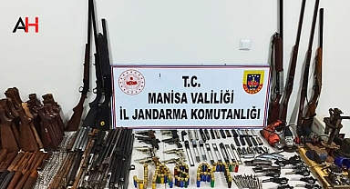 Akhisar'da Silah Ticareti Şoku: Evden Çıkanlar Herkesi Şaşırttı