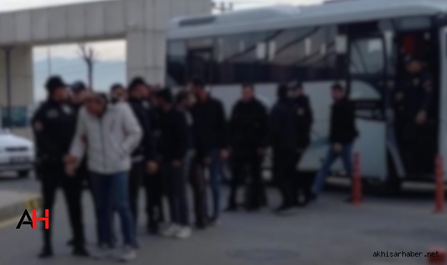 Akhisar dahil 5 ilçede FETÖ operasyonunda 10 kişi gözaltına alındı