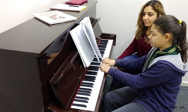 Akhisar Halk Eğitimi Merkezi Ücretsiz Piyano Kursu Başlıyor