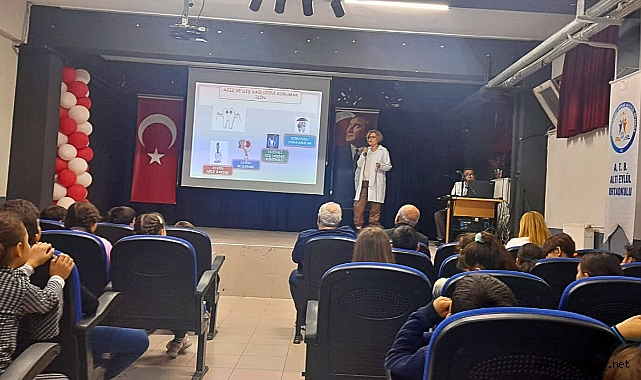 Akhisar İlçe Sağlık Müdürlüğü'nden Öğrencilere Ağız Sağlığı Eğitimi