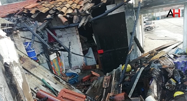 Akhisar Kadıdağ'da iki Evi Kül Eden Yangın