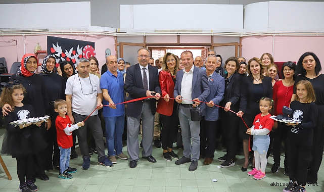 Akhisar Misak-ı Milli Anaokulu ve İlkokulu Öğrencilerinin 10 Kasım Sergisi Açıldı