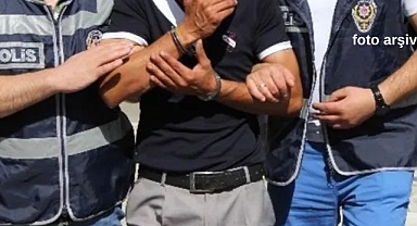 Akhisar Polisi, İki Suçluyu Adaletin Önüne Çıkardı