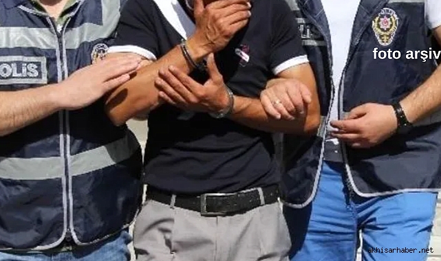 Akhisar Polisi, İki Suçluyu Adaletin Önüne Çıkardı