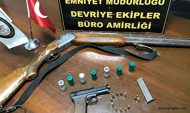 Akhisar polisi ruhsatsız silahlara geçit vermiyor