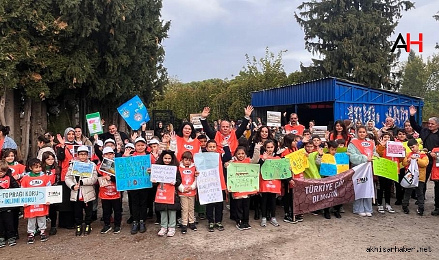 Akhisar TEMA'dan Fidan Dikme Etkinliği