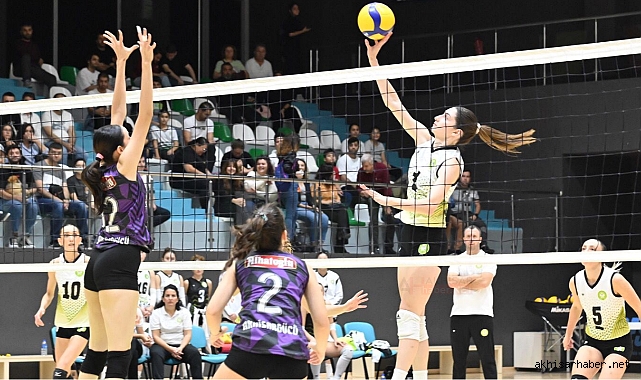 Akhisargücü Kadınlar Voleybol takımı Manisa'da kaybetti