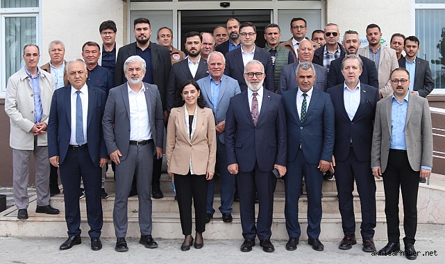 Akhisarlı Milletvekili Yenişehirlioğlu, İlçe Tarım Müdürlüğü'nü Ziyaret Etti