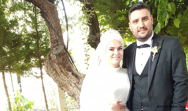 Akhisarlılar, Manisalılar Özkan çiftinin düğünde coştular