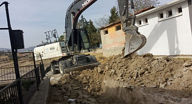 Arabacıbozköy Mahallesinde Kanalizasyon Hattı Döşeniyor