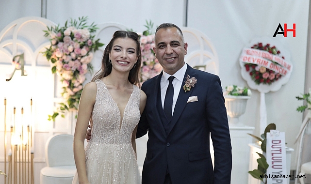 Eren ve Asude, Akhisar'da Göz Kamaştıran Nişan Töreniyle Yeni Hayatlarına Adım Attı