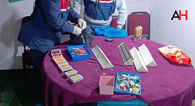 Gölmarmara'da Kumar Oynayanlara Gece Baskını: 11 Gözaltı