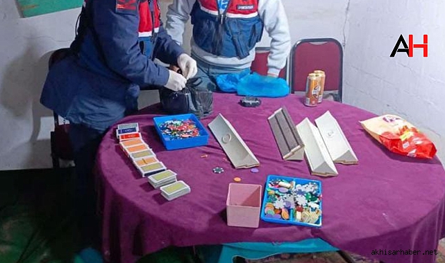 Gölmarmara'da Kumar Oynayanlara Gece Baskını: 11 Gözaltı