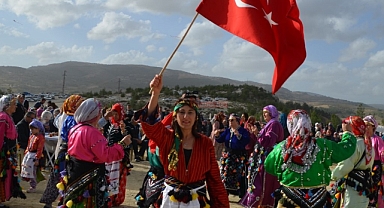 Gördes Kıranköy Uçurtma, Üzüm Ve Ayva Şenliğinde Üreticiler Yarıştı