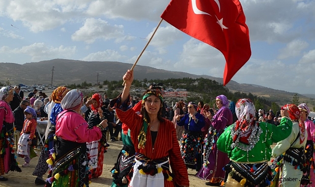 Gördes Kıranköy Uçurtma, Üzüm Ve Ayva Şenliğinde Üreticiler Yarıştı