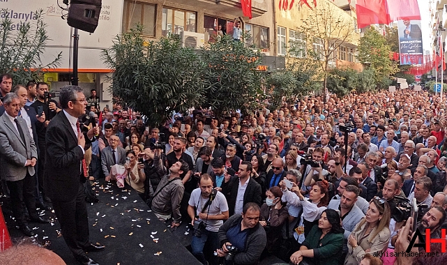 Manisa, CHP Genel Başkanı Özgür Özel'i Coşkuyla Karşıladı
