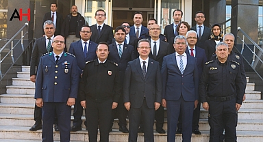 Manisa Valisi Enver Ünlü, Akhisar Kaymakamlığını ziyaret etti