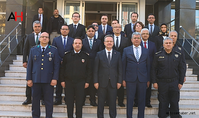 Manisa Valisi Enver Ünlü, Akhisar Kaymakamlığını ziyaret etti