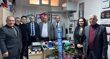 MHP Akhisar İlçe Teşkilatı Öğretmenler Gününü kutladı
