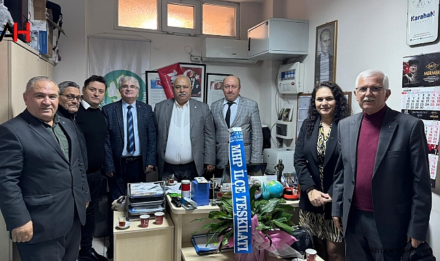 MHP Akhisar İlçe Teşkilatı Öğretmenler Gününü kutladı