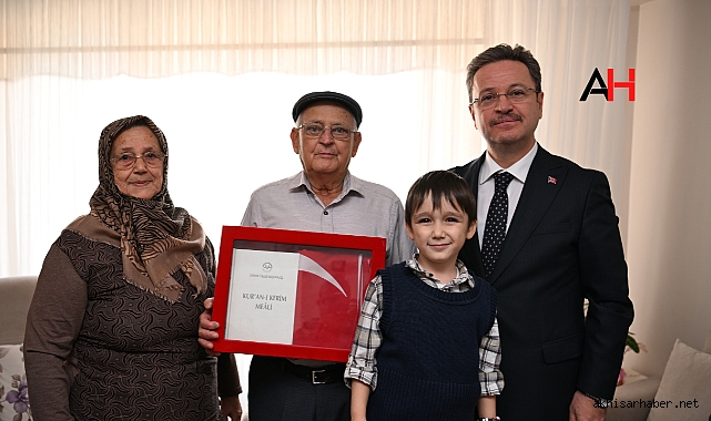 Vali Ünlü'den Akhisar'da Şehit Ailesine Anlamlı Ziyaret