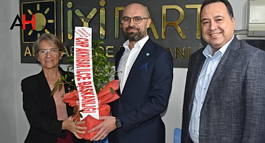 Akhisar Belediye Başkanı ve CHP Heyeti'nden, İYİ Parti'ye hayırlı olsun ziyareti