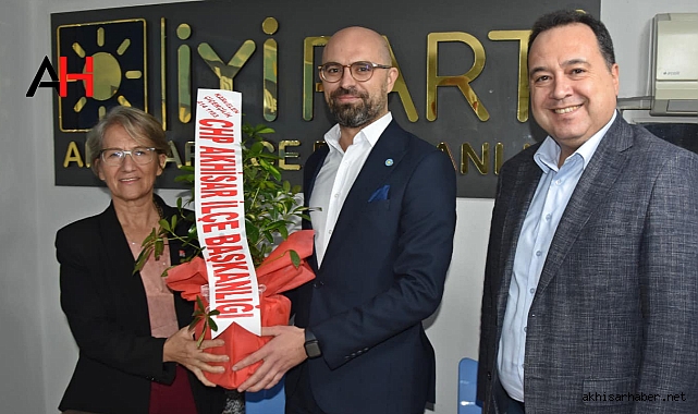 Akhisar Belediye Başkanı ve CHP Heyeti'nden, İYİ Parti'ye hayırlı olsun ziyareti