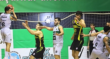 Akhisar Belediye Basket liderliğini sürdürdü