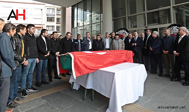 Akhisar Belediyesi, Mesai Arkadaşı Serkan Göcük'ü Son Yolculuğuna Uğurladı