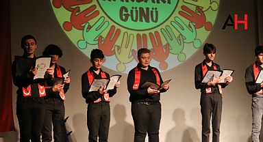 Akhisar'da Demokrasi ve İnsan Hakları Günü Kutlandı