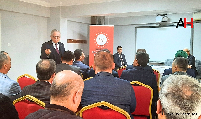Akhisar'da Din Görevlilerine "Etkili Hutbe Sunumu" Eğitimi Verildi