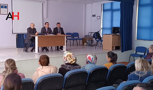 Akhisar'da Eğitimde İş Birliği Güçleniyor: Okul Aile Birliği Başkanları Toplantısı Gerçekleştirildi