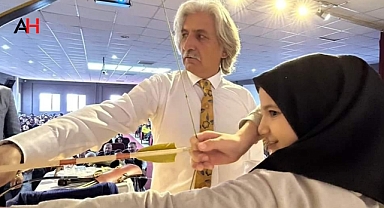 Akhisar'da Geleneksel Okçuluk Rüzgarı: Şehzadeler Kaymakamı Öğrencilerle Buluştu