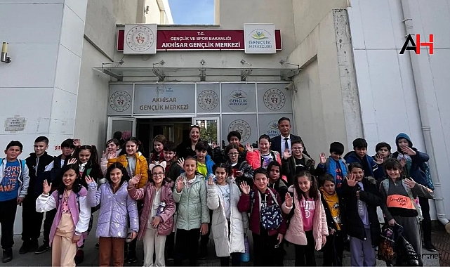 Akhisar'da 'Sevgi' Temalı Gençlik Buluşması
