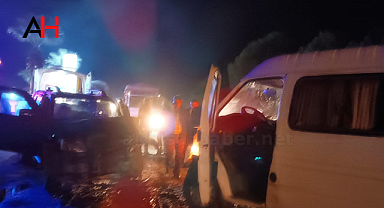 Akhisar'da trafik kazası 8 kişi yaralandı