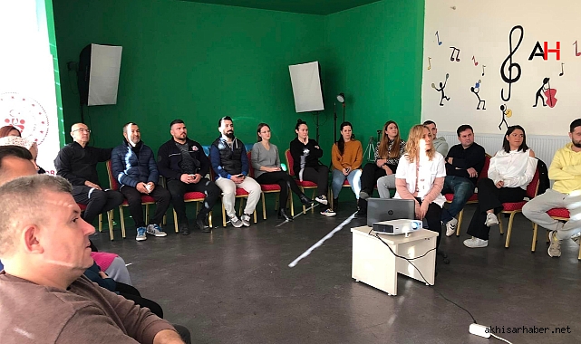 Akhisar Gençlik Merkezi'nde İlk Yardım Eğitimi: Yaşam Kurtarma Dersleri