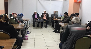 Akhisar Huzurevi'nde Manevi Atmosfer: İlahi ve Kaside Dinletisi