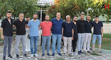 Akhisarspor'da Yönetim Şoku: Başkan İrfan Ezer ve Yönetim Kurulu İstifa Etti