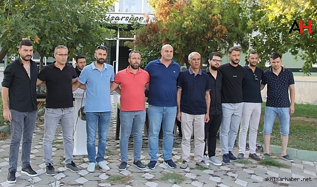 Akhisarspor'da Yönetim Şoku: Başkan İrfan Ezer ve Yönetim Kurulu İstifa Etti