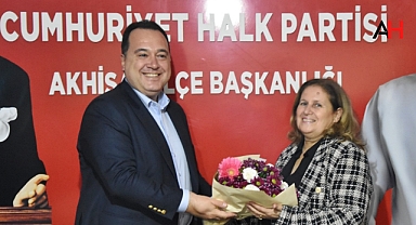 Besim Dutlulu, CHP Akhisar Kadın Kollarının Yeni Yönetimini Ziyaret Etti