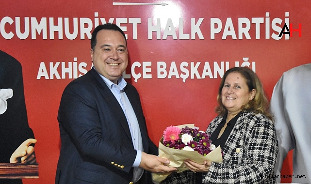 Besim Dutlulu, CHP Akhisar Kadın Kollarının Yeni Yönetimini Ziyaret Etti