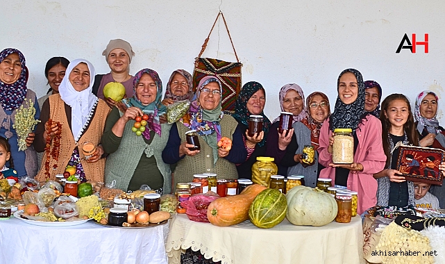 Demirci İrişler Mahallesindeki Hanımlar Birlikte Üretiyor