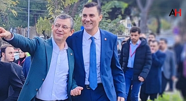 Manisa CHP'de Adaylık Heyecanı: Zeyrek Ön Planda, Özalper Yeni İl Başkanı Olarak Atandı
