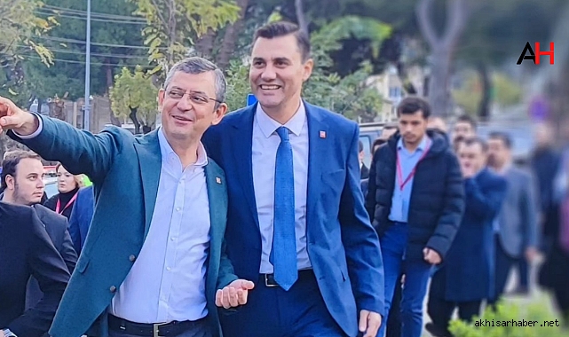 Manisa CHP'de Adaylık Heyecanı: Zeyrek Ön Planda, Özalper Yeni İl Başkanı Olarak Atandı