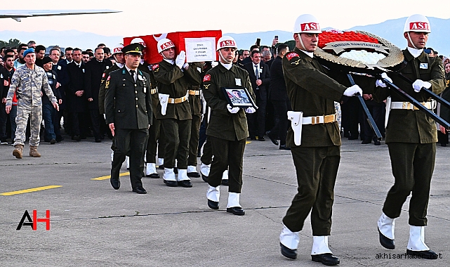 Şehit Enis Budak’ın naşı Akhisar’da