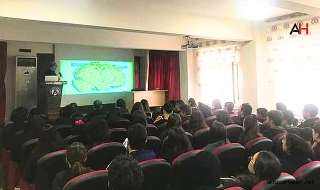 Şeyh İsa Anadolu Lisesi Bilim Söyleşileriyle Akhisar'da Fark Yaratıyor