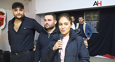 SMA'lı İclal bebeğin destek gecesinde sahne aldılar