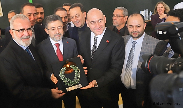 Tarım ve Orman Bakanı İbrahim Yumaklı, Alhatoğlu Zeytinyağı Fabrikasını inceledi