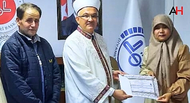Tayland Vatandaşı Charoenmon, Akhisar'da Müslüman Oldu